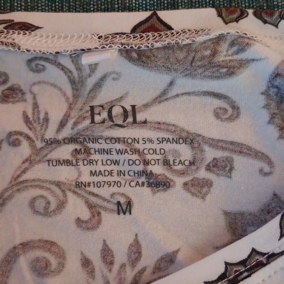 NWOT. Kerrits EQL.  Printed short sleeve top. Size medium - Picture 2 of 7